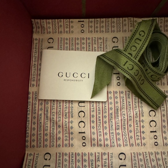 Gucci belt - Unisex 
Reason for selling - wanted a smaller size 
100% new main image 4
